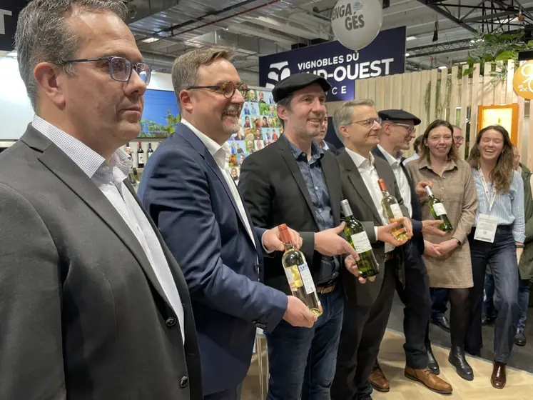 <em class="placeholder"> Bertrand Morand – Directeur Filières Coopérative U

< Timothée Zimmerlin – Chef de groupe Liquides Coopérative U

< Olivier Dabadie – Président Plaimont

< ...</em>