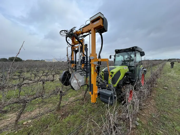 Prétailleuse Pellenc à détection magnétique des piquets