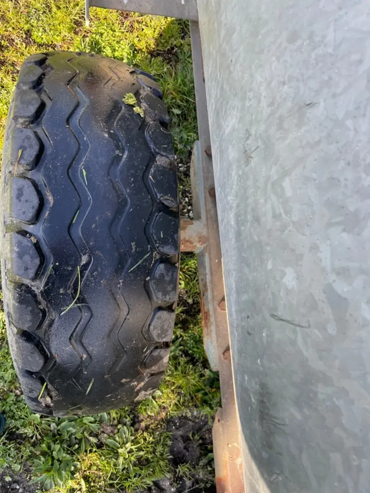 <em class="placeholder">Espace roue-fumoir.</em>