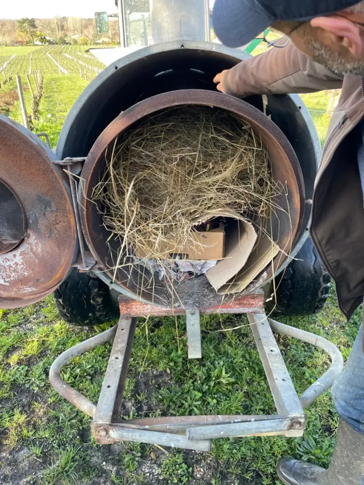 <em class="placeholder">Intérieur de la chaudière d'une remorque antigel.</em>