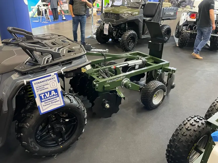 <em class="placeholder">Déchaumeur FaunaMaster DH 120 sur le stand RPM au salon SIval 2026</em>