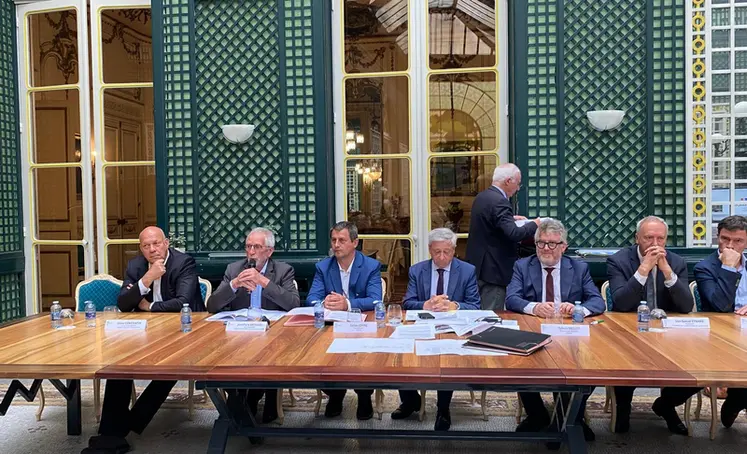 <em class="placeholder">Membres du premier comité de pilotage de la Foncière d’avenir en Gironde avec le lancement d’appel à manifestation d’intérêt pour identifier des terres nues issues ...</em>