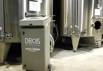 L’automate Deos gère l’élévage des vins mais aussi la mise sous inertage des cuves, l’homogénéisation, la désoxygénation, la carbonication et la décarbonication. © M. Paetzold