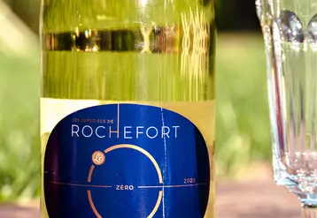 Les Surprises de Rochefort est un effervescent sans alcool, commercialisé aux alentours de 22 euros.