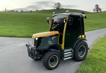 Keestrack-Goldoni va prochainement présenter un tracteur électrique étroit.