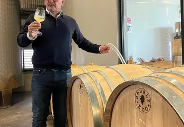 Le vigneron bordelais Hervé Grandeau est très satisfait des barriques Double Eco qui sont « comme neuves ».