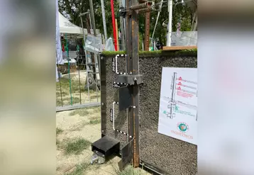 Le piquet de tête Infinity de Vignetinox équipé de ses ailettes permet de s'affranchir du piquet d'ancrage au bout des rangées de vigne.