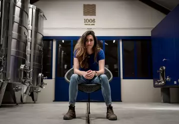 A l'image de Pauline Lair, créatrice de 1006 Vins de Loire, des négoces développent des gammes à forte identité et travaillent dans une logique de partenariats.