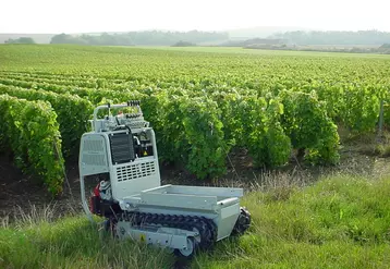 PMH Industrie et Rotair lancent le chenillard Rampicar Vignoble R70.4.