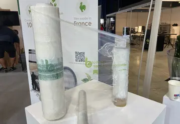 <em class="placeholder">Le film étirable de l&#039;entreprise française BioWrap a les mêmes propriétés qu&#039;un film plastique traditionnel, mais il est 100 % compostable.</em>