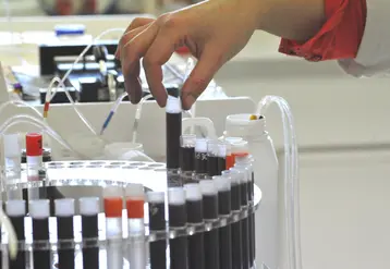 <em class="placeholder">Détail de l&#039;appareil Ã  flux continu, pour doser les sucres réducteurs l&#039;acidité volatile et dioyde de soufre. Mise en place des échantillons de vins .  Analyses ...</em>
