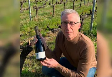 <em class="placeholder">L&#039;oenologue consultant et vigneron Jean-Pierre Valade.</em>