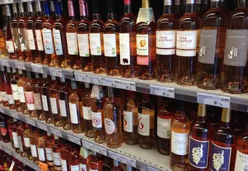 <em class="placeholder">Un linéraire de vins en grande surface.</em>