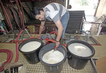 <em class="placeholder">preparation et incorporation de la solution
la desacidification permet la neutralisation par un sel de bicarbonate de potassium , l exces d acide organique contenu dans le ...</em>