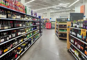 <em class="placeholder">Un rayon de vin aux États-Unis.</em>