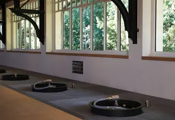 <em class="placeholder">chai avec cuves équipées d&#039;un système de récupération de CO2</em>