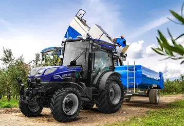 <em class="placeholder">Tracteur New Holland T4.120.F AutoCommand et benne à vendange et machine à vendanger</em>