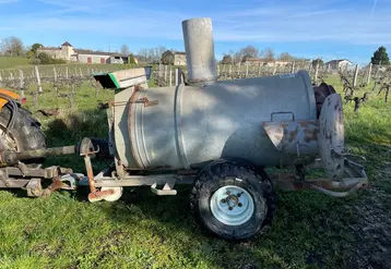 <em class="placeholder">Remorque antigel bricolée.</em>