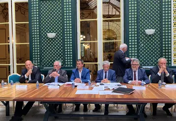 <em class="placeholder">Membres du premier comité de pilotage de la Foncière d’avenir en Gironde avec le lancement d’appel à manifestation d’intérêt pour identifier des terres nues issues ...</em>