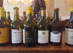 Le millésime 2013 se dévoilera lors de la 23e Percée du vin jaune. La veille, lors du symposium réservé aux professionnels, des vins de voile produits en Espagne, au Portugal et en Hongrie seront proposés à la dégustation. © J.Gravé
