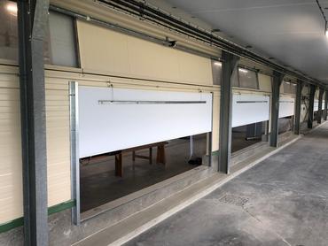 <em class="placeholder">Les onze trappes d’accès au jardin mesurent ici 2,70 m de large pour 0,80 m de haut. Elles doivent être de  60 cm de haut minimum pour 2 mètres linéaires pour 100 m² ...</em>