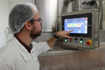 <em class="placeholder">Un opérateur dispose d’un écran de contrôle, actualisé en continu.</em>