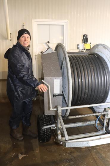 <em class="placeholder">Sylvie Roche programme le robot de lavage Procleaner P200 à partir d’un écran tactile. </em>