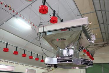 <em class="placeholder">Aérotherme en acier chromé Siroc Hydro de Roxell. Le radiateur à eau chaude aspire l'air du faîtage et le libère vers le sol grâce à un ventilateur équipé de 6 ...</em>