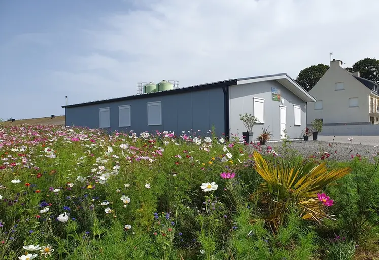 <em class="placeholder">Les intervenants extérieurs de l’Earl de la Petite Lande disposent maintenant d’un bâtiment dédié à leur confort qui sécurise mieux le sanitaire de l’exploitation.</em>