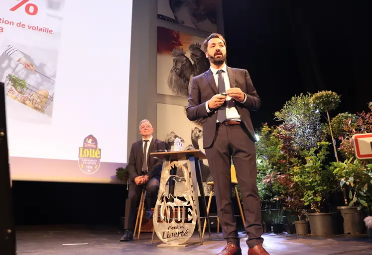 <em class="placeholder">Erwan de la Fouchardière, directeur des Fermiers de Loué devant son président Philippe Pancher : &quot;La coopérative accompagnera les nouveaux éleveurs dans la construction ...</em>