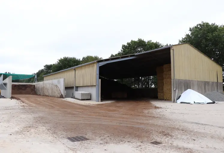 <em class="placeholder">La station de compostage (à gauche) et le hangar de maturation.</em>