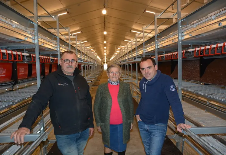 <em class="placeholder">Julien Raoult reprend l’élevage de poules pondeuses de son père Michel et les anciennes terres de sa grand-mère Marie-Madeleine. </em>