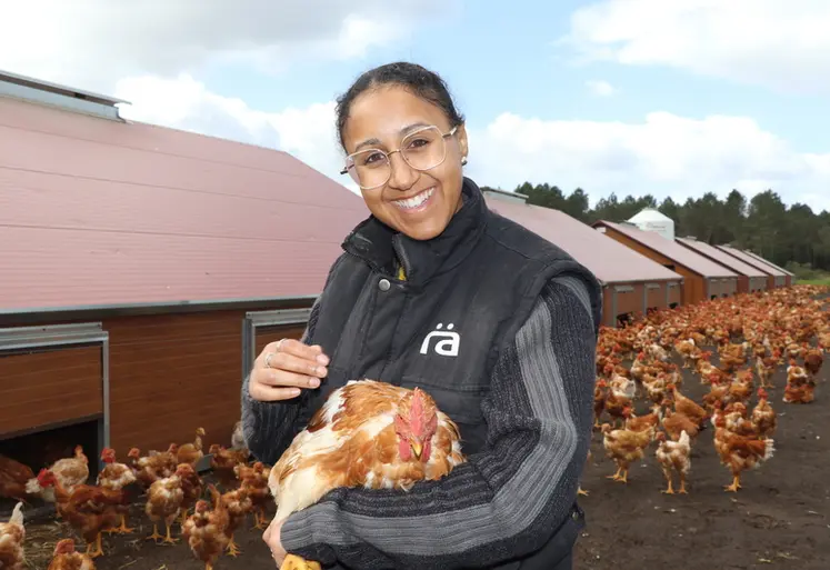 <em class="placeholder">Christelle Lalondrelle s’est installée sur un site en location au cœur de la forêt des Landes en production certifiée de poulets fermiers des Landes.</em>
