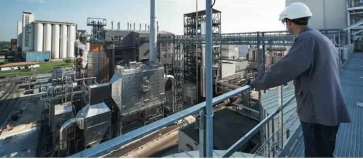 Malgré ses ambitions internationales, Sofiprotéol poursuit ses investissements industriels en France, comme ici à l'usine de Bassens 
en Gironde avec 50 millions investis 
en deux ans.