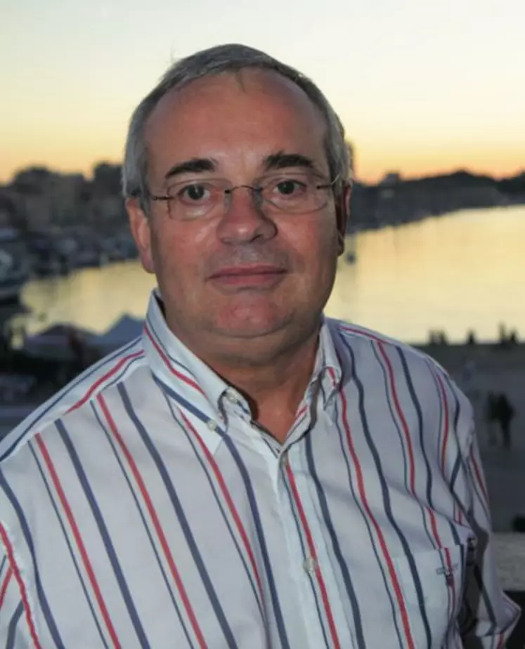 Paul Lopez dirige la branche volaille du pôle animal de Sofiprotéol. Entré chez Boscher Volailles en 1990,
il a participé au développement de
cette filière avec l’arrivée de Volailles
de Keranna en 2000 et de Volailles
de Blancafort en 2012.