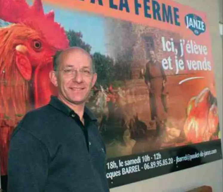 Jacques Barrel devant son magasin de vente. « Je souhaitais développer une activité supplémentaire, avec l’envie d’exploiter une niche et de trouver une nouvelle dynamique dans mon métier d’agriculteur. »