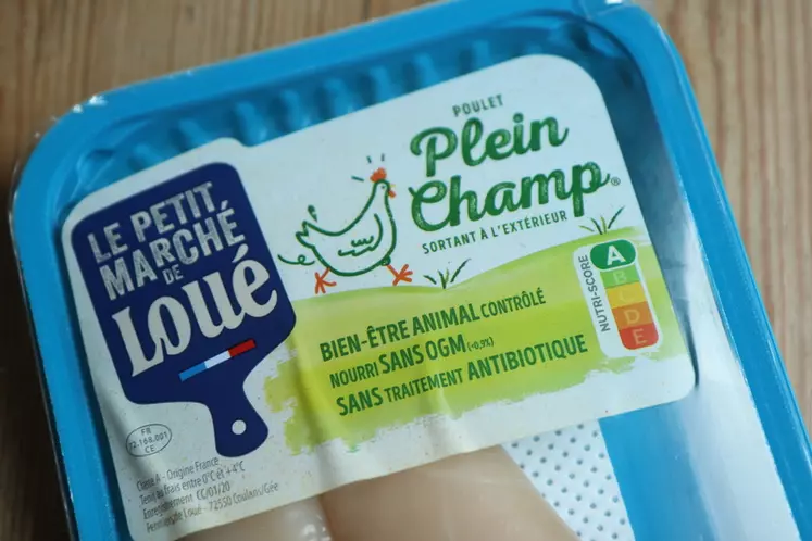 En juillet 2021, le filet Plein champ était vendu en supermarché U à 18,69 €/kg et le labellisé à 29.15 euros/kg. 