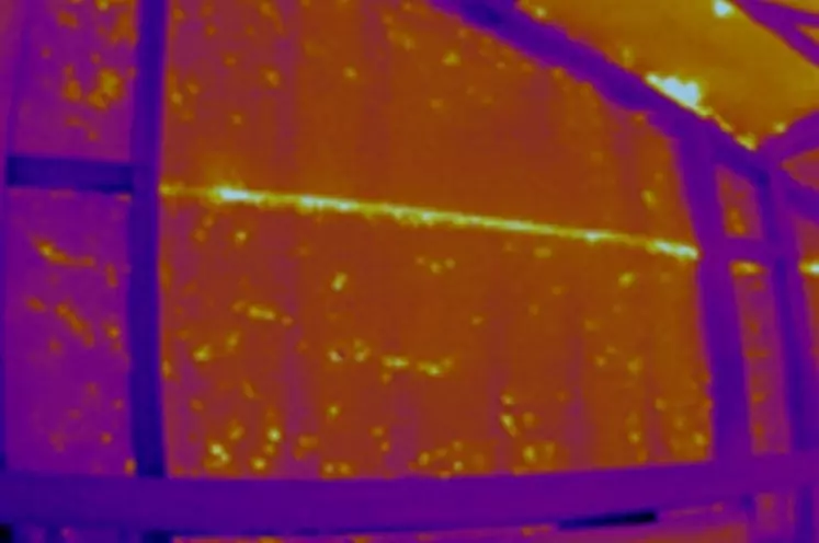 La caméra thermique permet de visualiser les trous dans l'isolation des parois. 