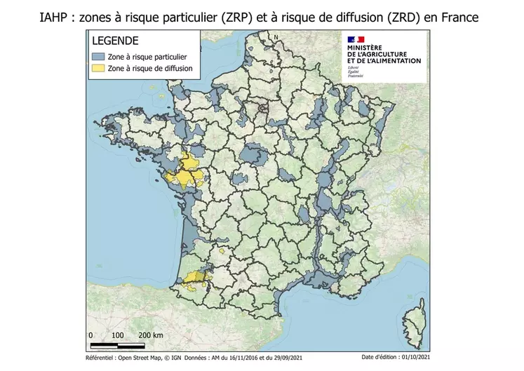 Par rapport au risque influenza, la France comporte trois zones : communes à risque d'introduction privilégiée (ZRP) et à risque de diffusion (ZRP) où s'appliquent des mesures spécifiques et le reliquat qui suit la réglementation générale.
