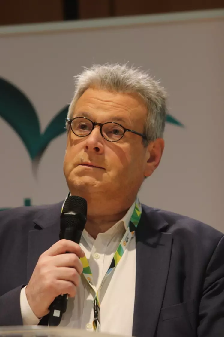 « Nous sommes plongés dans une somme de complexités terribles, mais aussi de contradictions dont il va falloir sortir un jour ou l’autre. »