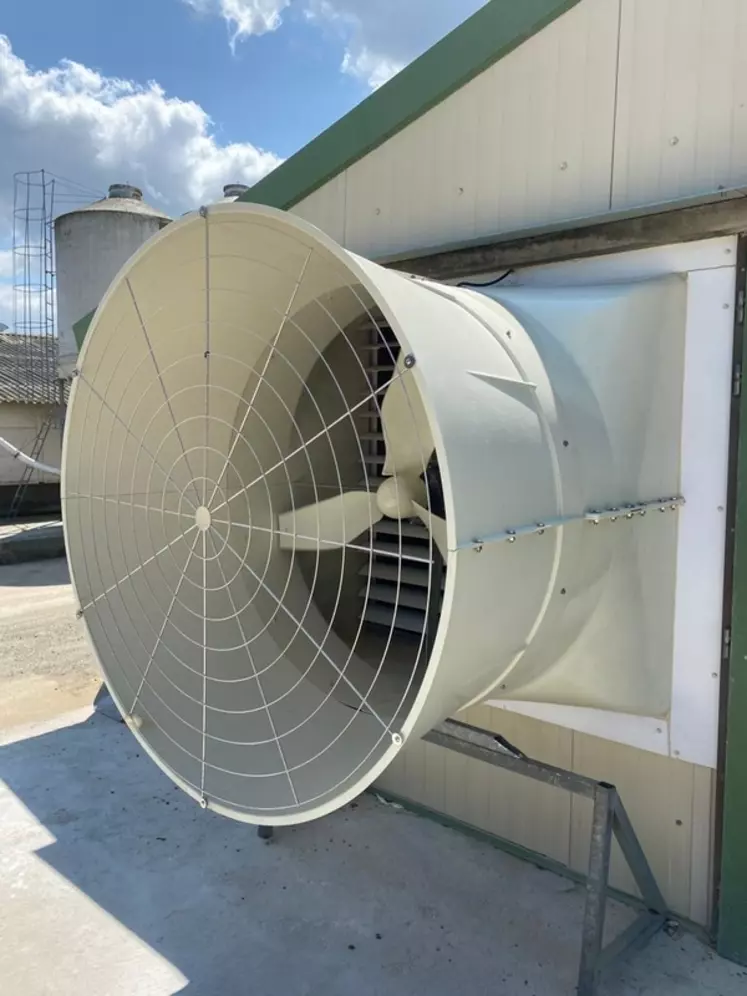 Les turbines existent en deux dimensions avec volet à lamelles  (photo) ou volet papillon.