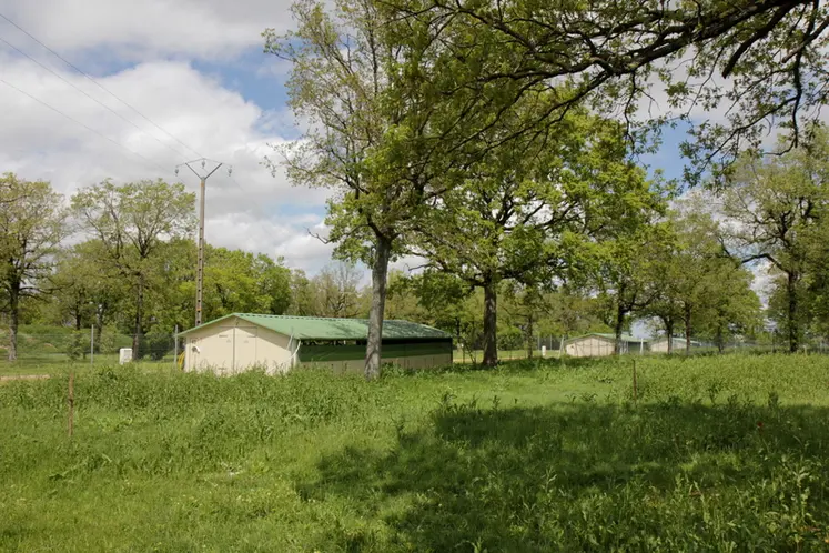 <em class="placeholder">Les batiments d&#039;essais au centre Inrae Le Magneraud de Surgères, en Charente-Maritime.</em>