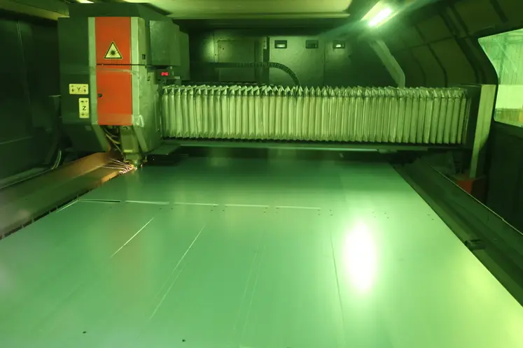<em class="placeholder">Le rayon laser à l’action dans l’enceinte protégée de la machine.</em>