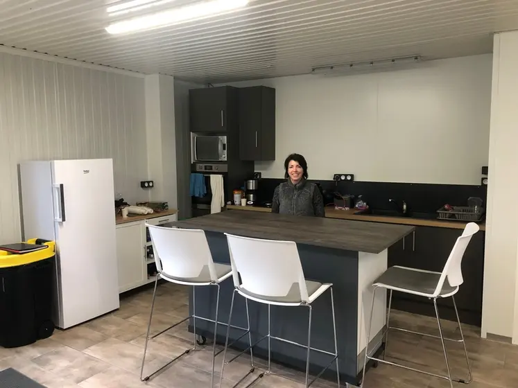 <em class="placeholder">Un bâtiment d’accueil 100 % confort pour le personnel avicole</em>