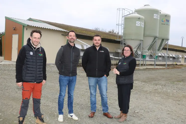 <em class="placeholder">Devant l&#039;un des bâtiments rénovés, Guillaume d’Hueppe à gauche, avec Florian Le Normand, de l’installateur TSE Hors-sol, Simon Hévin, de Tuffigo-Rapidex et ...</em>