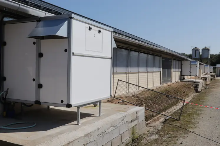 <em class="placeholder">Les quatre échangeurs de chaleur aérothermes servent de premier groupe de ventilation pour assurer le chauffage et renouvellement d’air au cours du premier mois de vie ...</em>