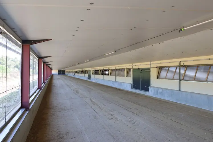 <em class="placeholder">Un préau monopente de 6,3 m de large à charpente indépendante à 280 euros le mètre carré.</em>