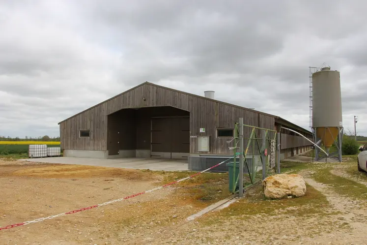 <em class="placeholder">Terrena Volailles
Terrena
Terrena Environnement
Pouilailler</em>