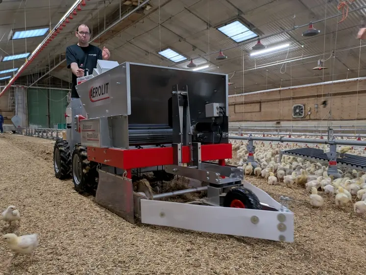 <em class="placeholder">La litière du bâtiment de 1 200 m2 est aérée et repaillée en moins d'une demi-heure avec le Scoop Tract Aerolit.</em>