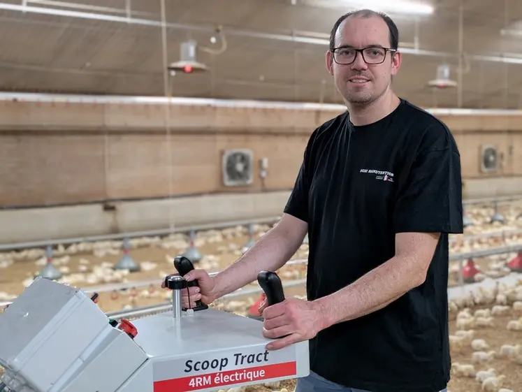 <em class="placeholder">Yoann Le Mée, éleveur à Grâce-Uzel dans les Côtes-d’Armor. « J'ai amélioré les performances de mon élevage de poulets lourds en conservant une litière toujours ...</em>